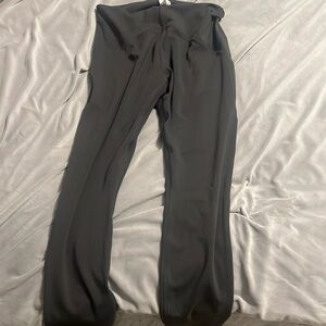 Lululemon InStill leggings in dark gray!